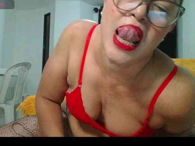 Hotmommyxxx webcam