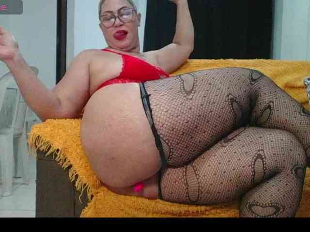 Hotmommyxxx webcam