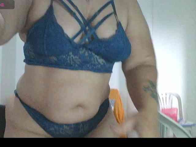 Hotmommyxxx webcam