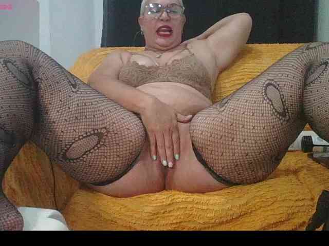 Hotmommyxxx webcam