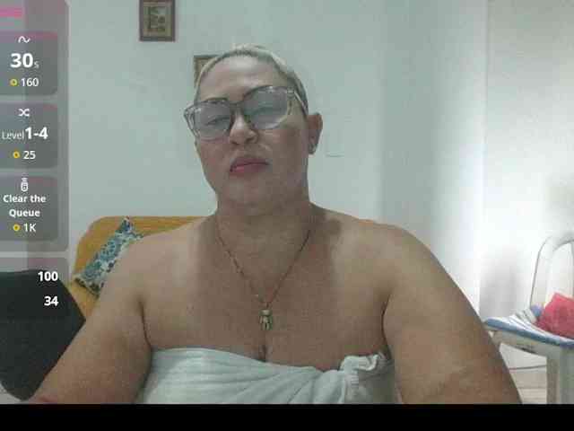 Hotmommyxxx webcam