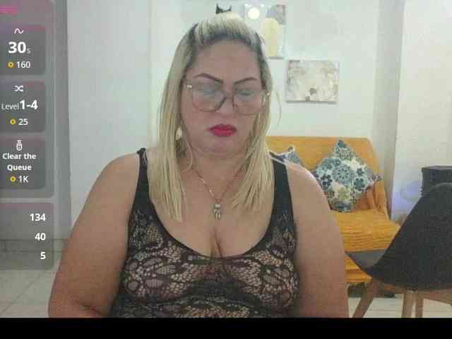 Hotmommyxxx webcam