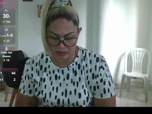 Hotmommyxxx webcam