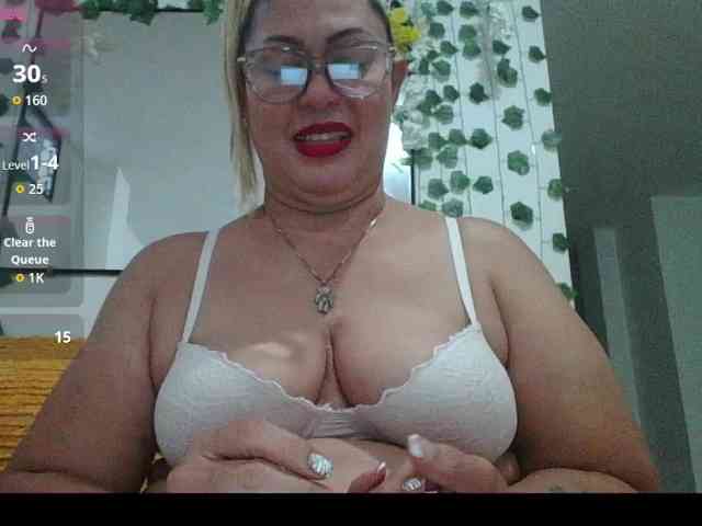 Hotmommyxxx webcam
