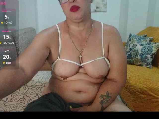 Hotmommyxxx webcam