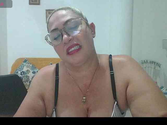 Hotmommyxxx webcam