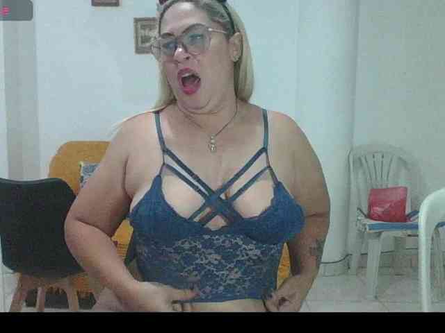 Hotmommyxxx webcam