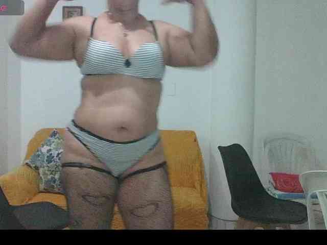 Hotmommyxxx webcam
