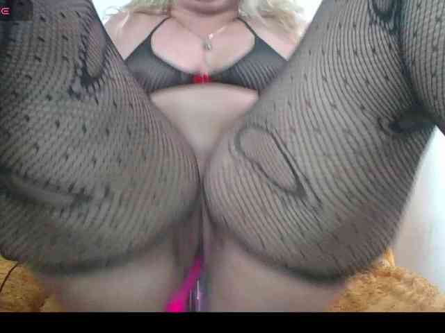 Hotmommyxxx webcam