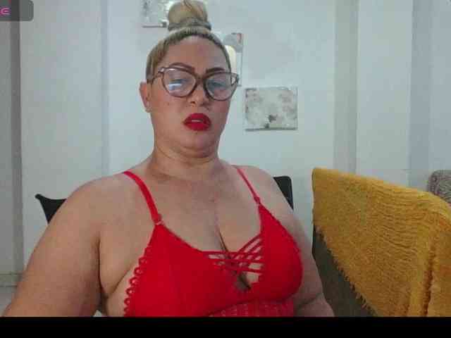 Hotmommyxxx webcam