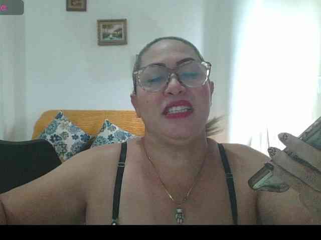 Hotmommyxxx webcam