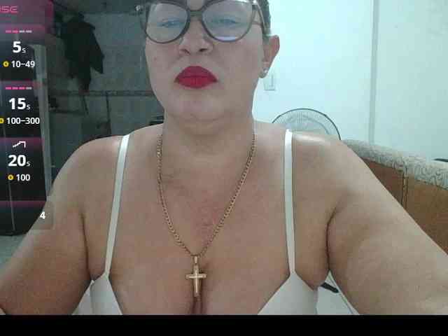 Hotmommyxxx webcam