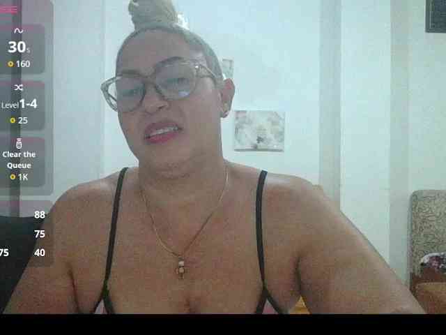 Hotmommyxxx webcam