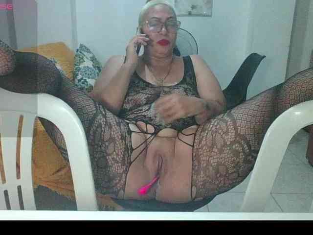 Hotmommyxxx webcam