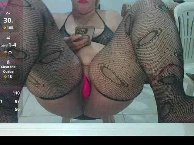 Hotmommyxxx webcam
