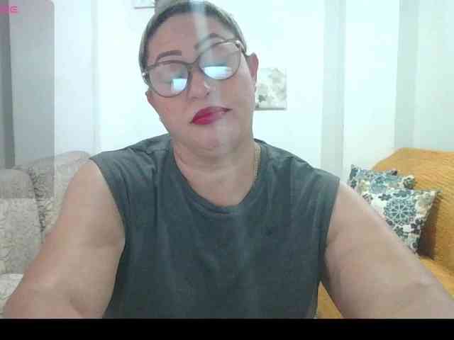 Hotmommyxxx webcam