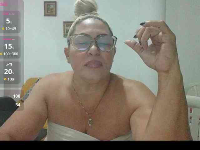 Hotmommyxxx webcam