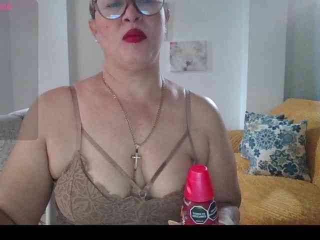 Hotmommyxxx webcam