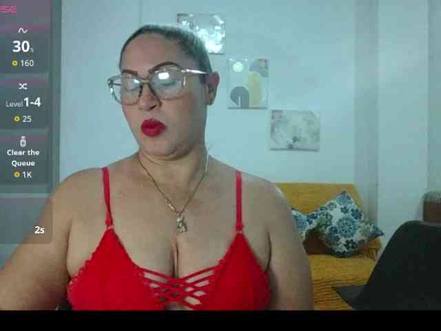 Hotmommyxxx webcam