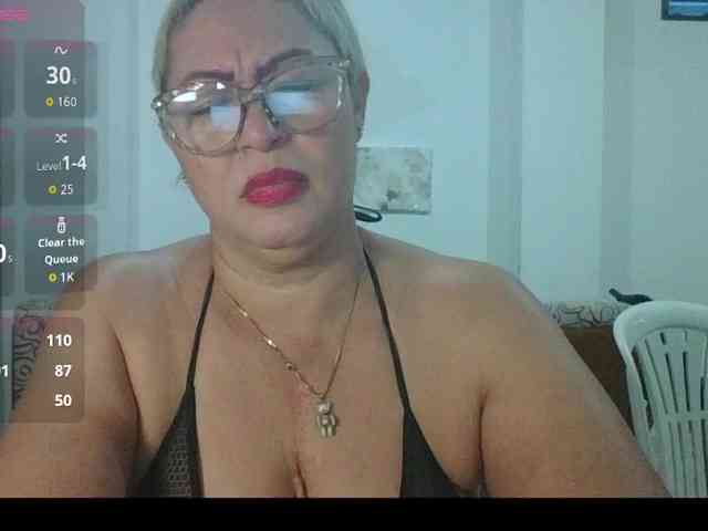 Hotmommyxxx webcam