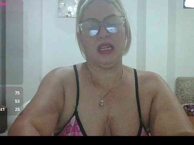 Hotmommyxxx webcam