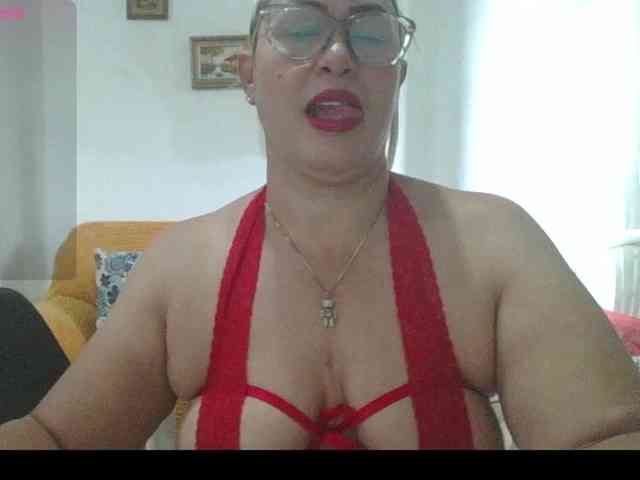 Hotmommyxxx webcam