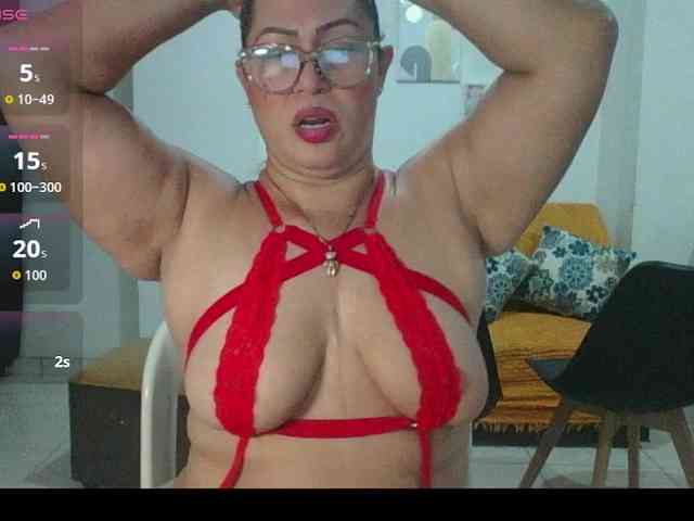 Hotmommyxxx webcam