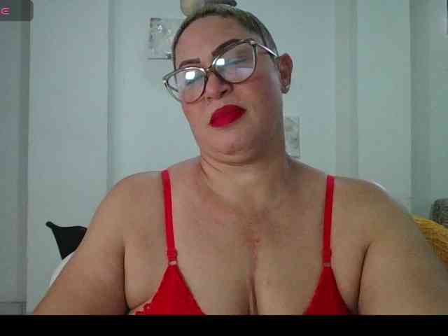 Hotmommyxxx webcam