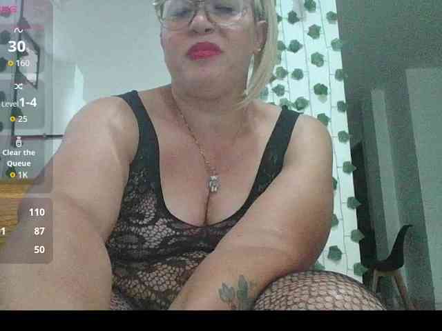 Hotmommyxxx webcam