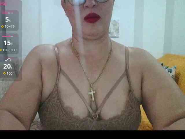 Hotmommyxxx webcam