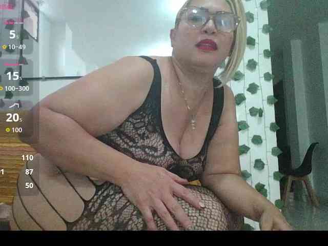Hotmommyxxx webcam