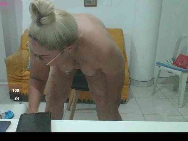 Hotmommyxxx webcam