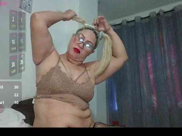 Hotmommyxxx webcam