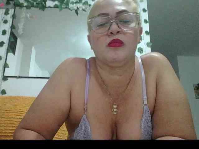 Hotmommyxxx webcam