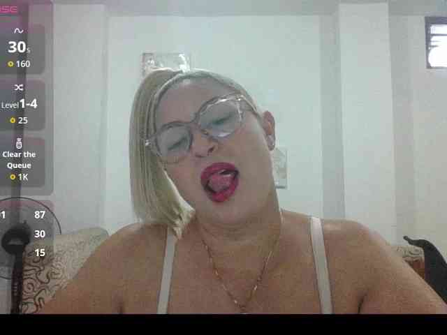 Hotmommyxxx webcam