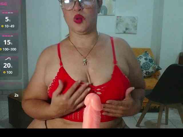 Hotmommyxxx webcam