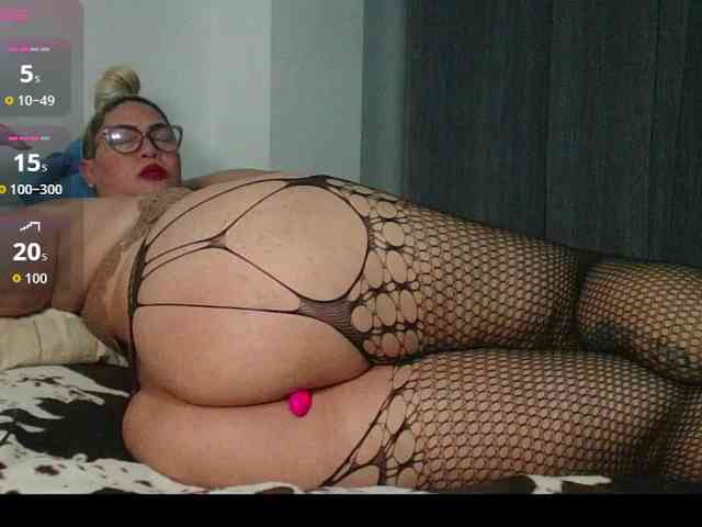 Hotmommyxxx webcam