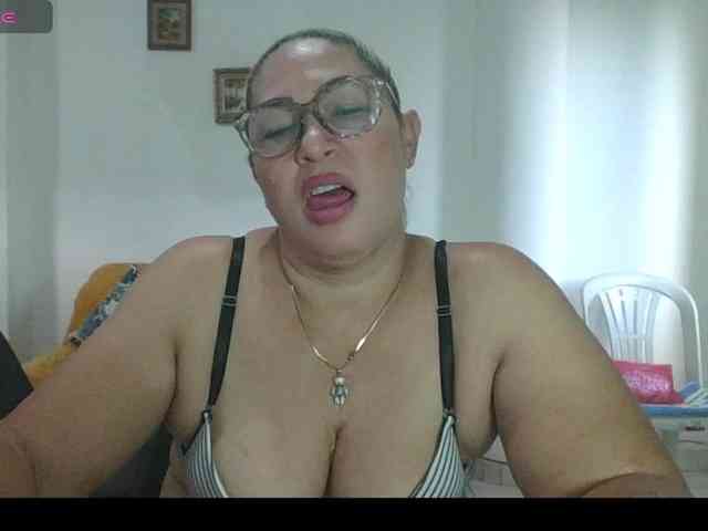 Hotmommyxxx webcam