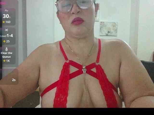 Hotmommyxxx webcam