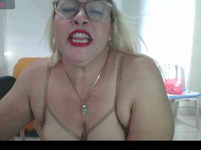 Hotmommyxxx webcam