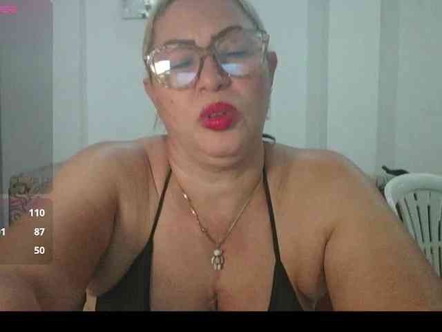 Hotmommyxxx webcam