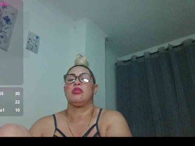 Hotmommyxxx webcam