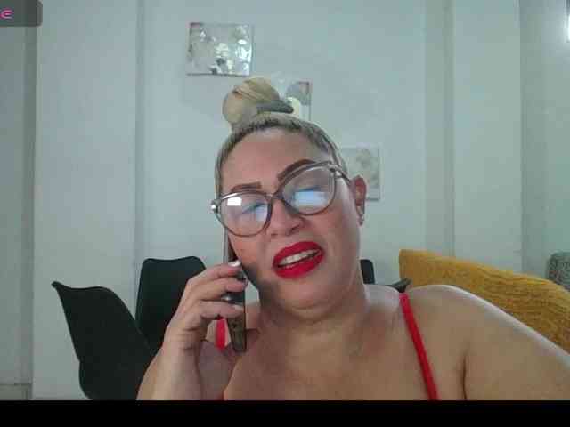 Hotmommyxxx webcam