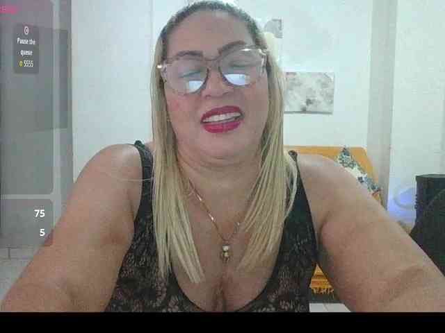 Hotmommyxxx webcam