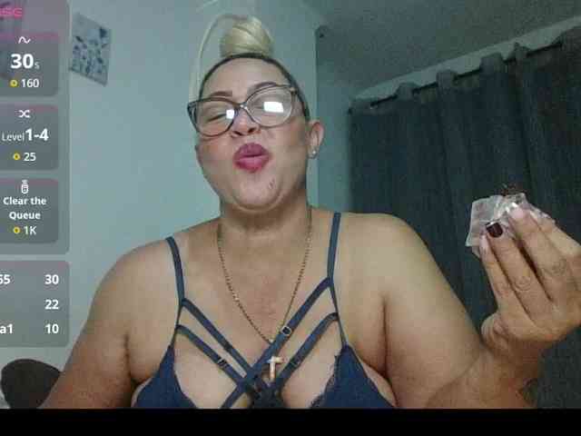 Hotmommyxxx webcam