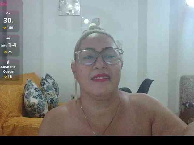 Hotmommyxxx webcam