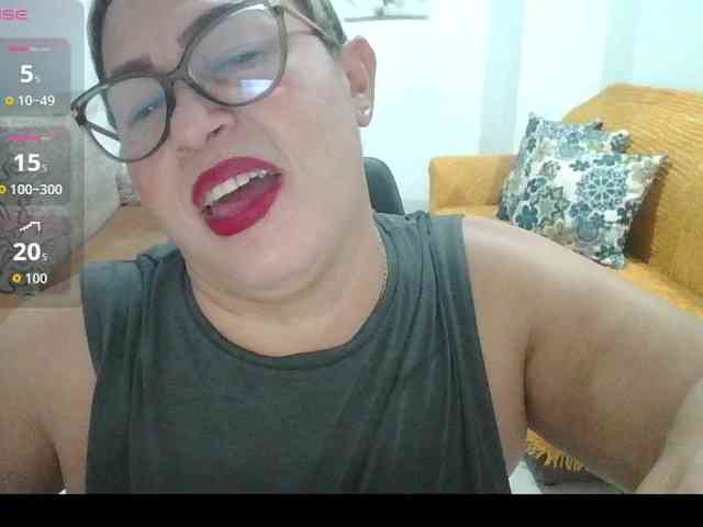 Hotmommyxxx webcam