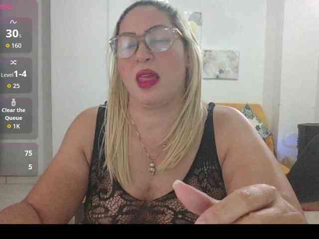 Hotmommyxxx webcam