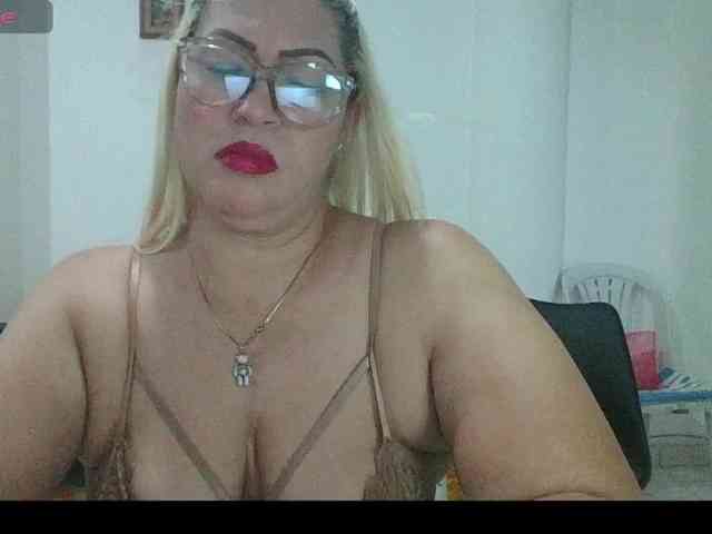 Hotmommyxxx webcam