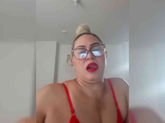 Hotmommyxxx webcam